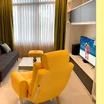 Stylish Condo W. Pool View 2F