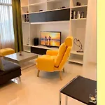 Stylish Condo W. Pool View 2F