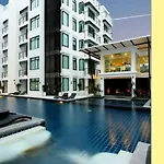 Stylish Condo W. Pool View 2F