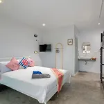 Hip Hostel - Sha Plus