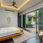 Stunning 5Br Villa With Freshwater Pool & Tropical Garden