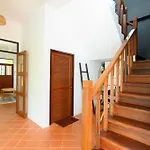 The Orange Villa Near Beach 海灘附近的家庭別墅