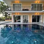 V166 Luxury With Ocean Views & Private Rooftop Jacuzzi