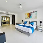 Stylish 2 Bedroom Apartment With Pool Access In Surin