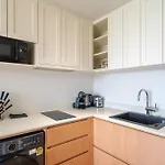 Laguna Beachside Residences Apartamens, Walking Distance To The Sea
