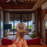 Sealord Naithon Beachfront Villa