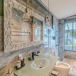 Sealord Naithon Beachfront Villa