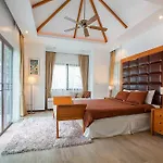 Villa Bond