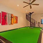 Villa Pagarang 6 Bed Beautiful Poolside Dining Area