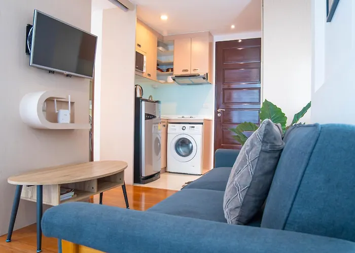 Recently Renovated Pool View Apartment In Modern Complex