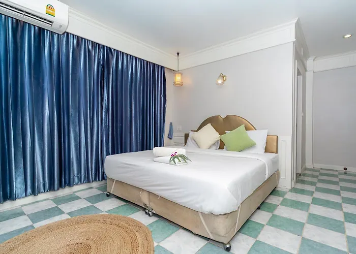 Patong Social Hotel & Restaurant