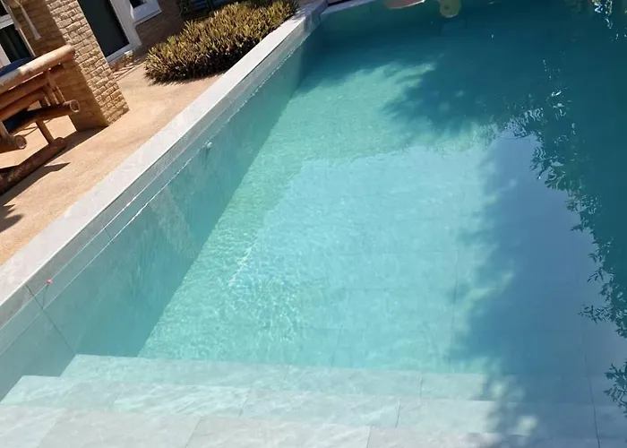 Chalong\'Da Muhtesem Lokasyon Havuzlu Villa