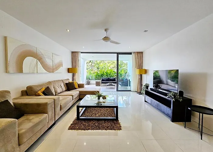 Stylish 2 Bedroom Apartment With Pool Access In Surin