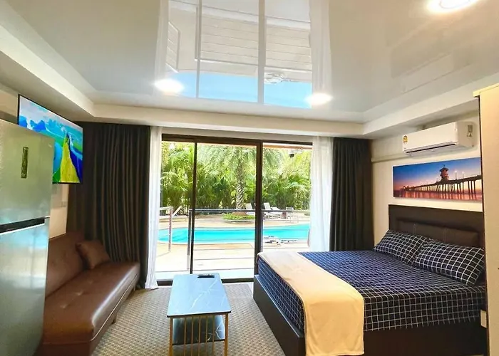 Palm Breeze View