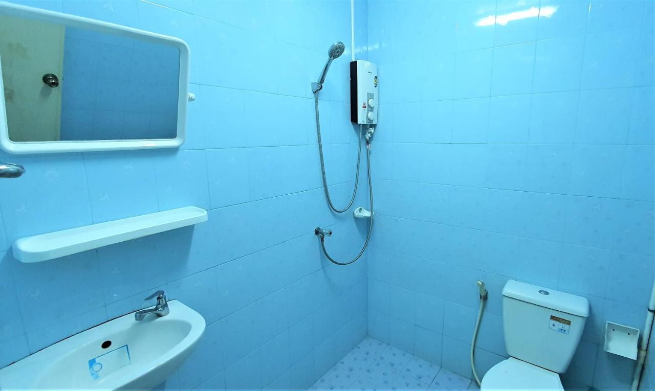 Hotel Well By Palai Seafood Chalong
