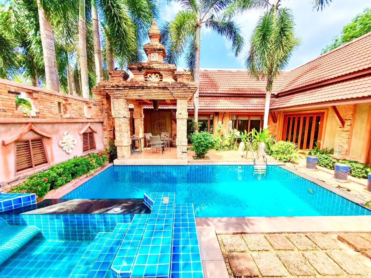 Baan Rom Yen : Balinese Pool In Rawai