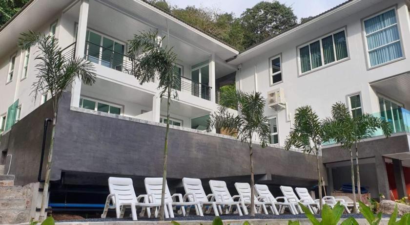 L'eden Phuket 3*