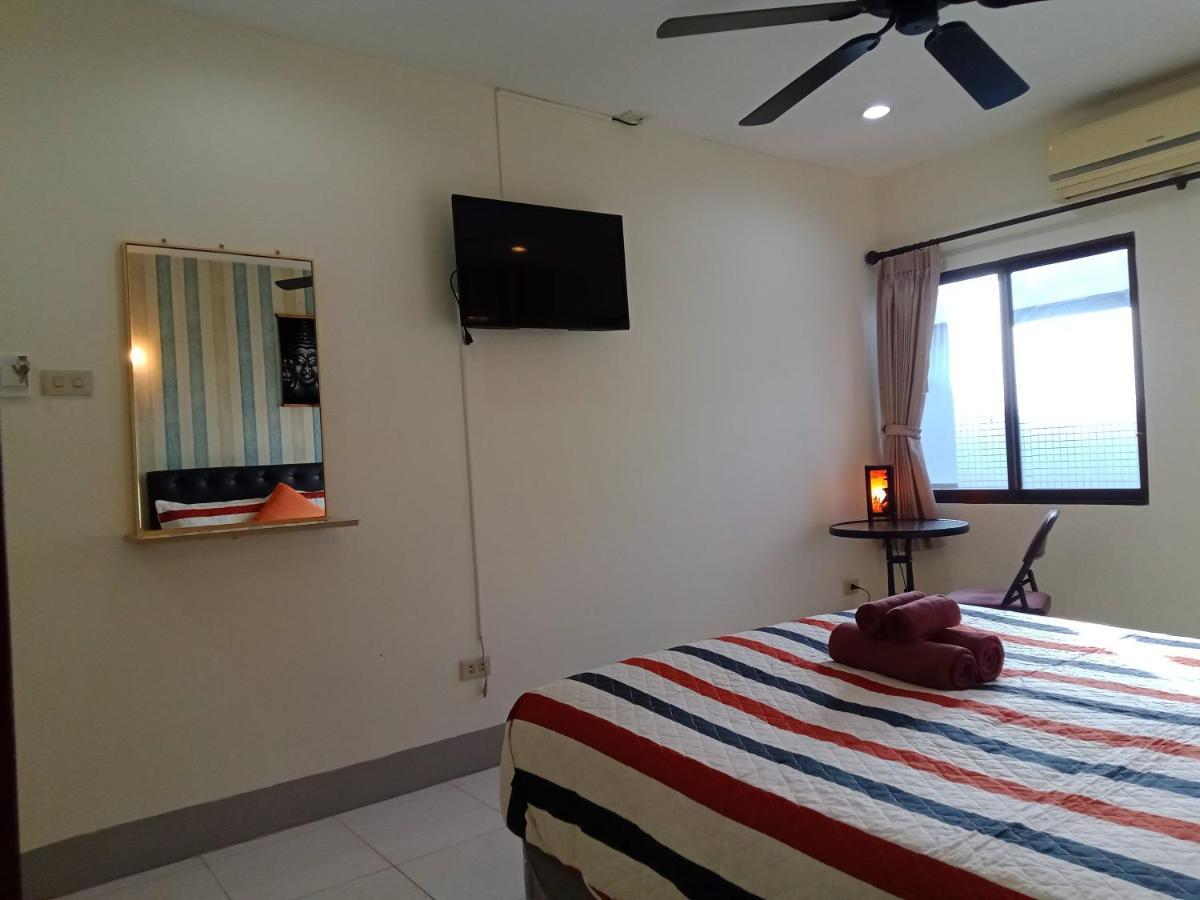 Rumah tetamu Living & Cafe Bar