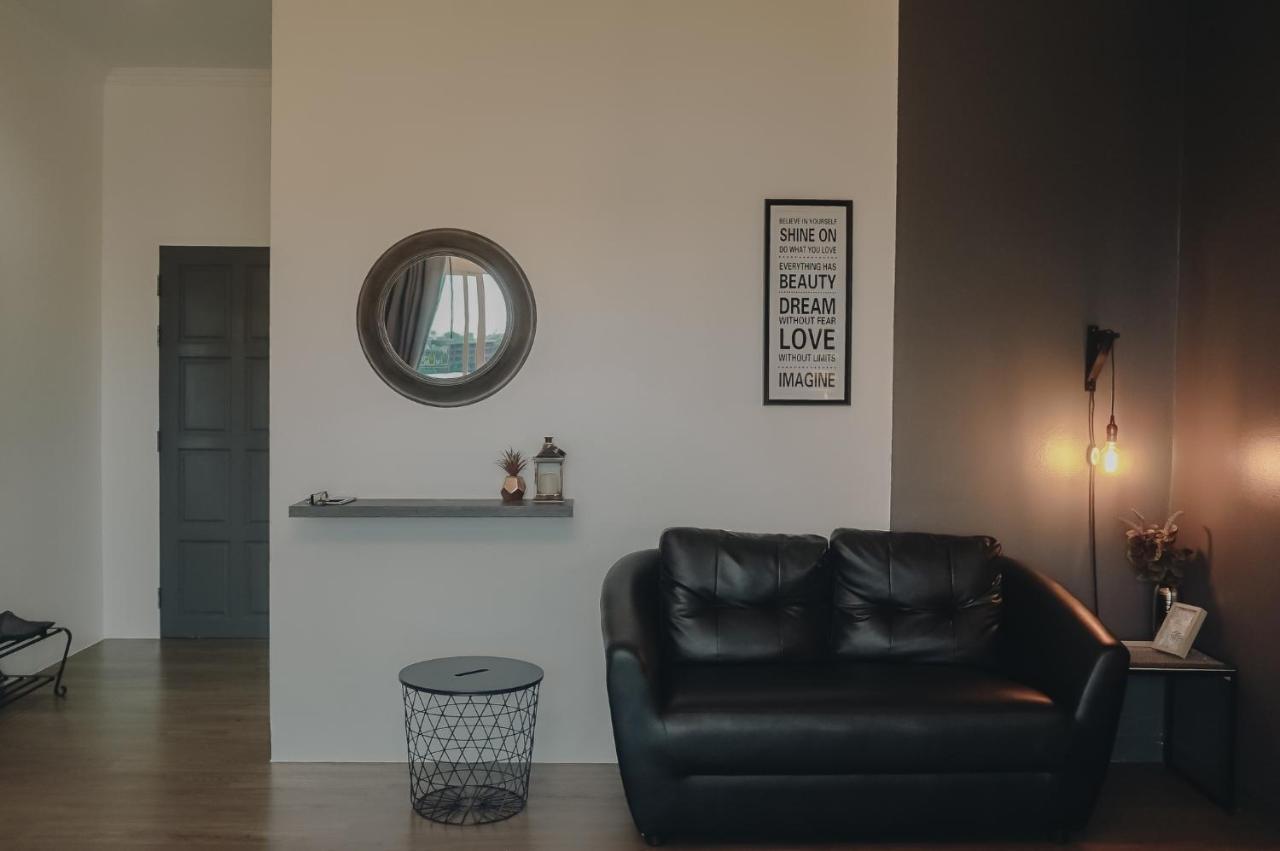 Thira House Guest house