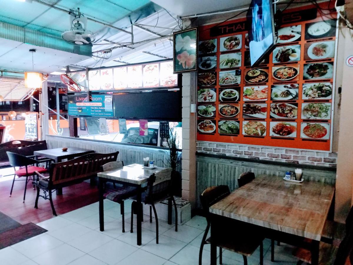 Rumah tetamu Living & Cafe Bar
