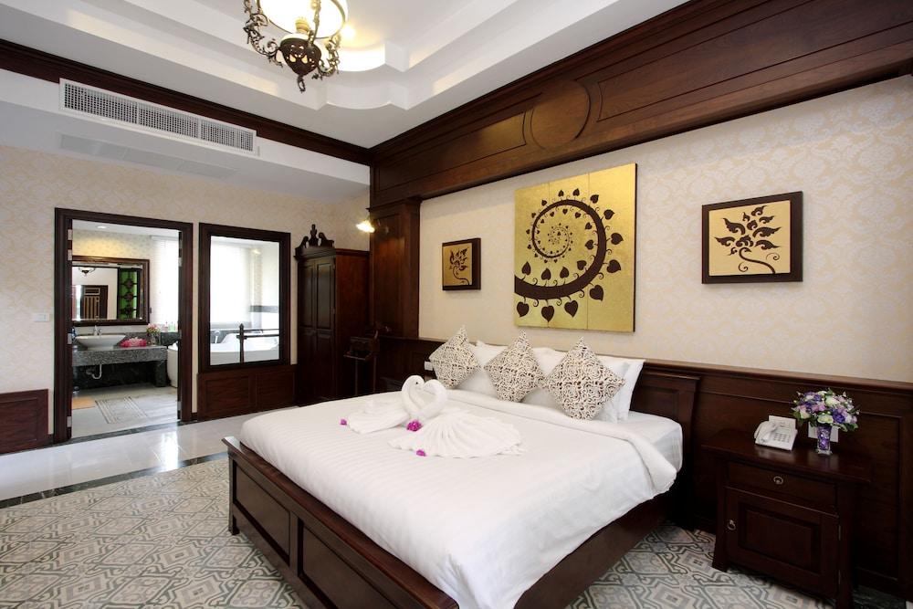 Hotel Racha Island