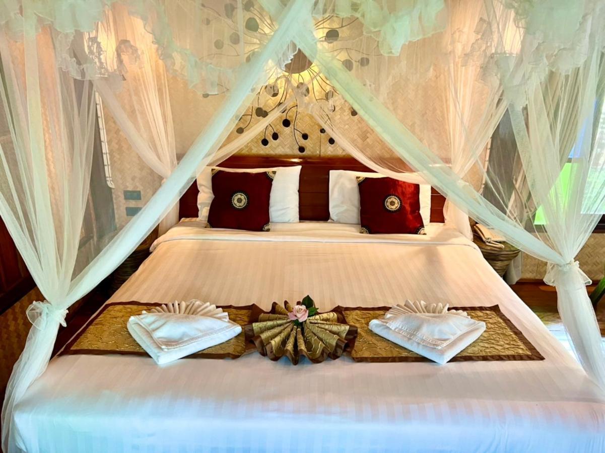 Bora Bora Phuket Hotel 4*