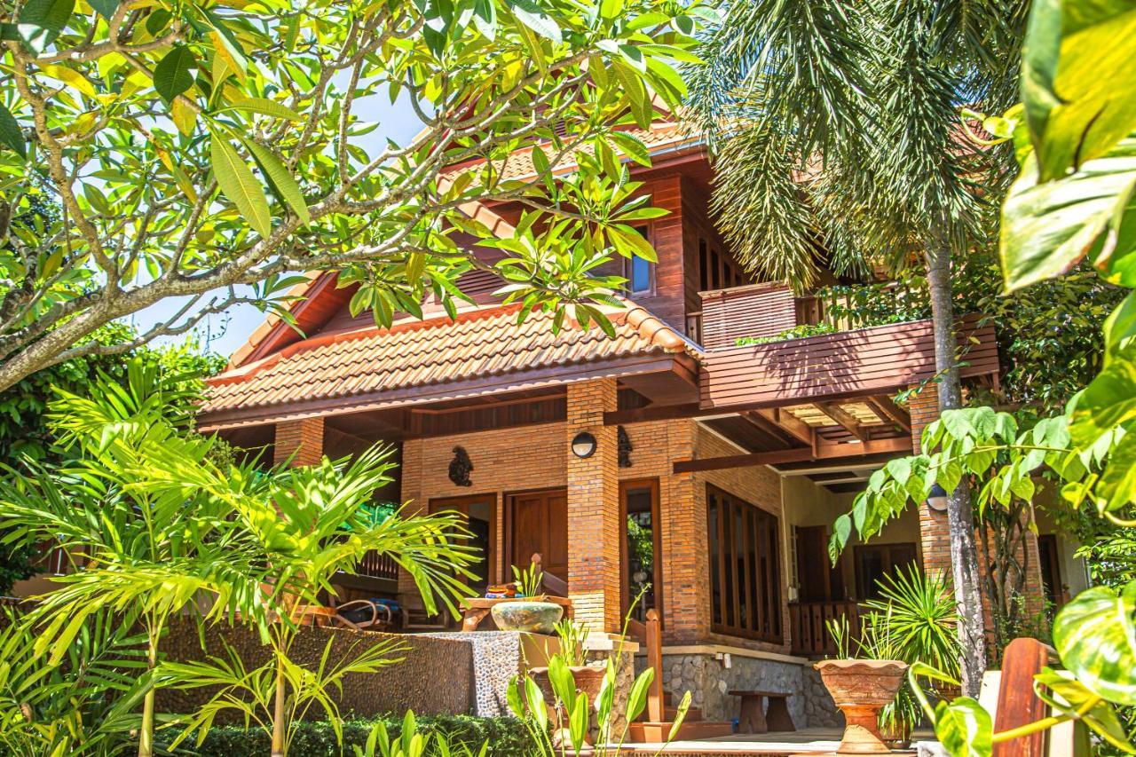 Kata Pool ​no.7 Villa Ban Kata