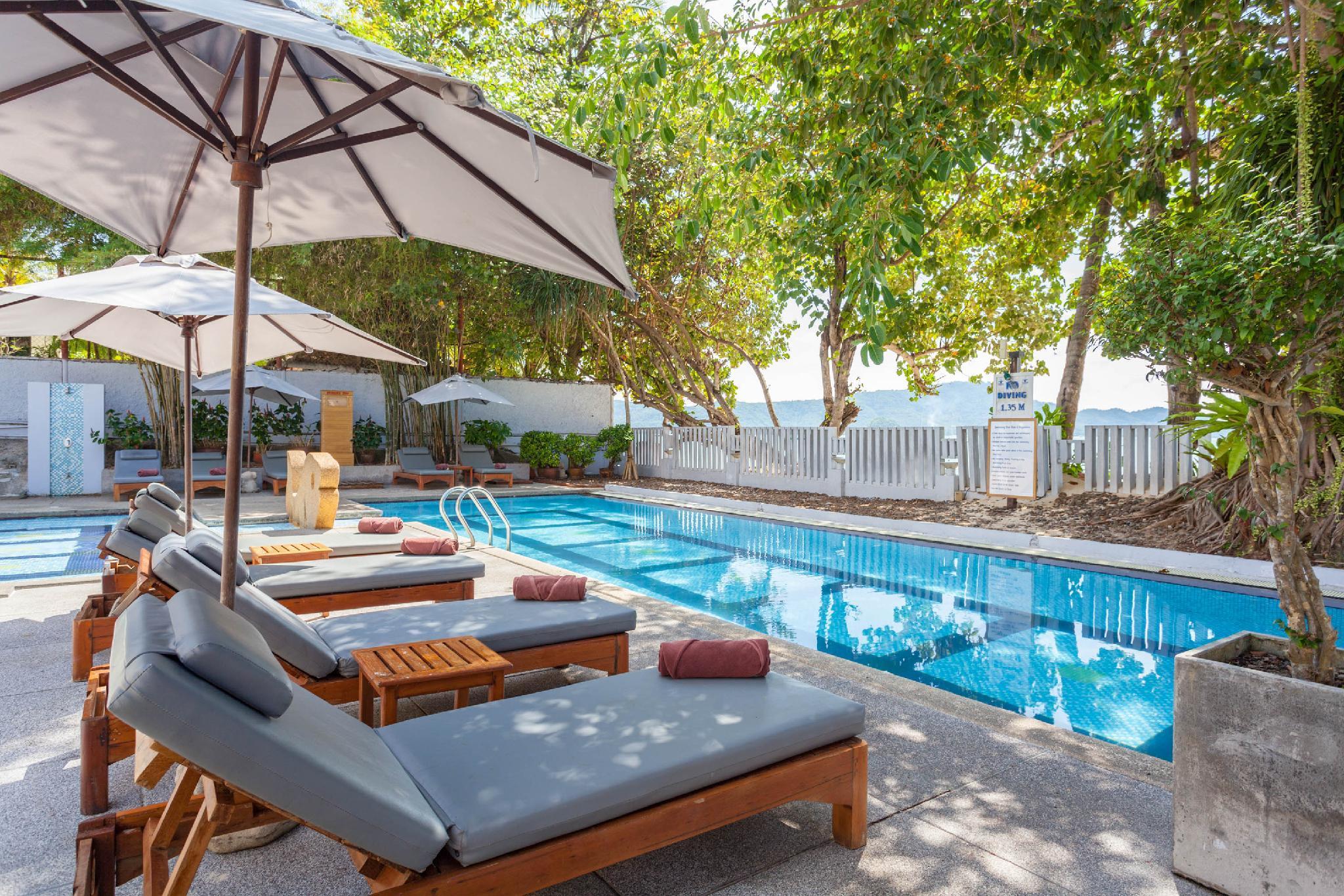Hotel By The Sea 3*