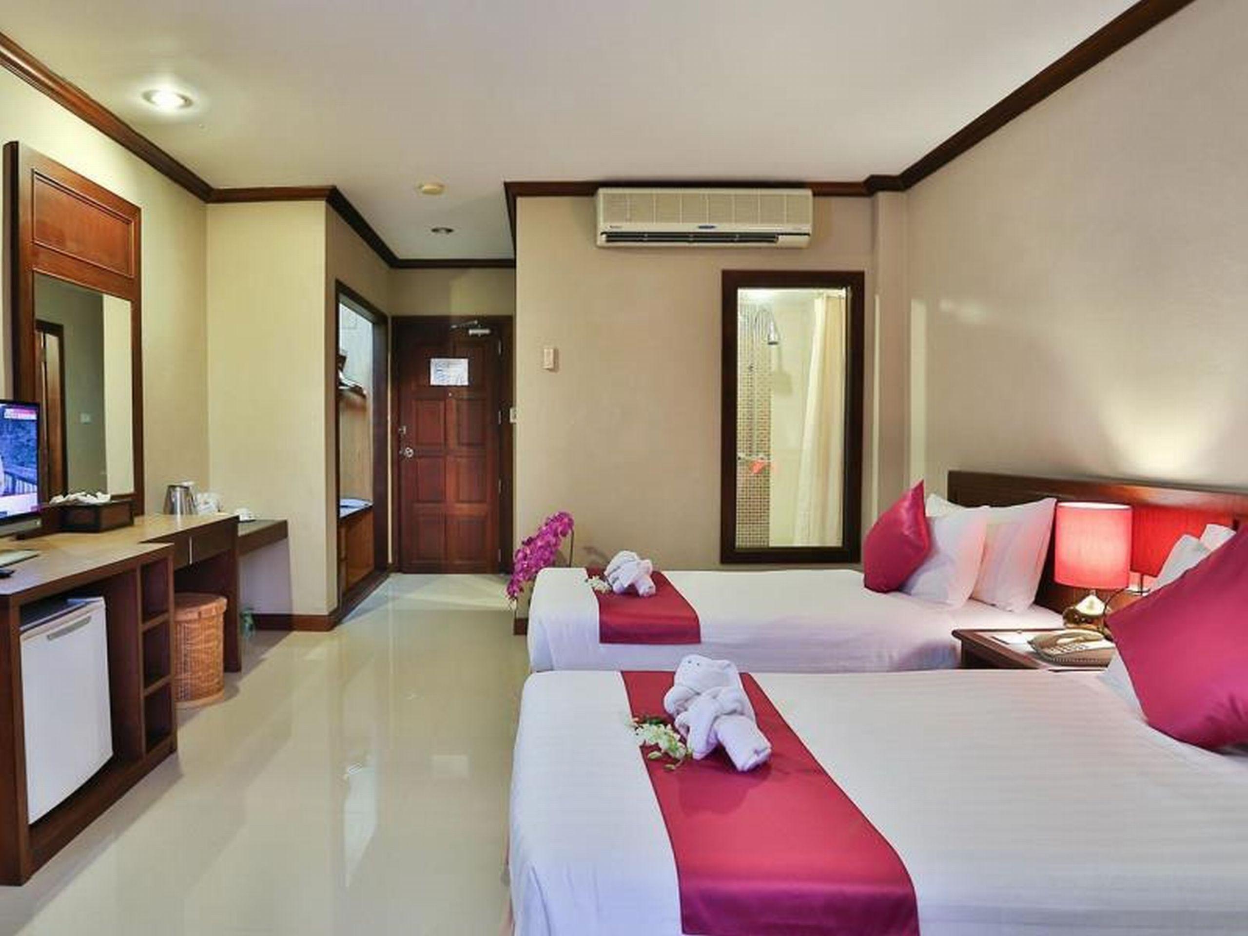 Casa Del M Phuket - Newly Renovated 4*