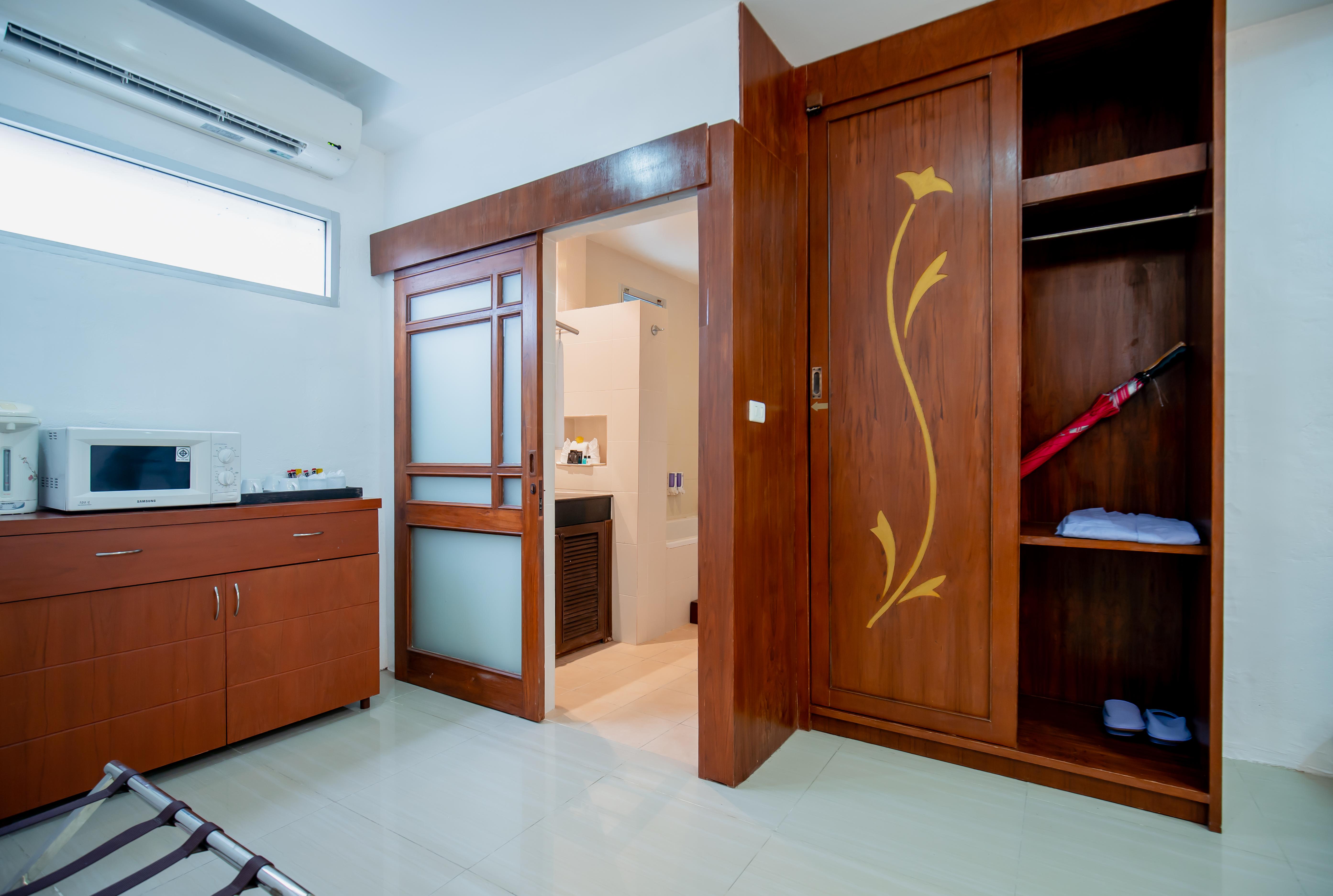 Hyton Leelavadee Hotel