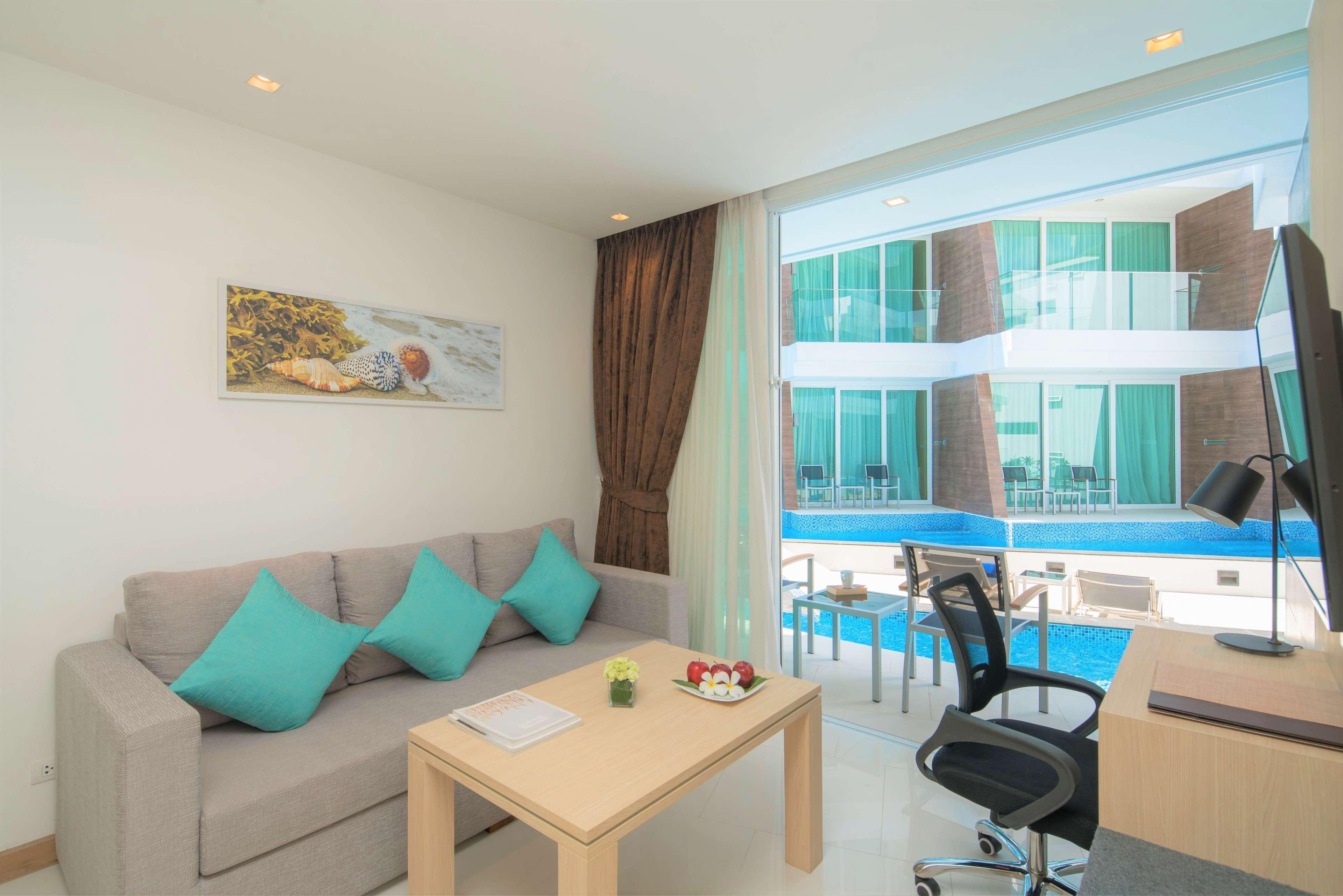 Hotel The Beachfront Phuket Rawai