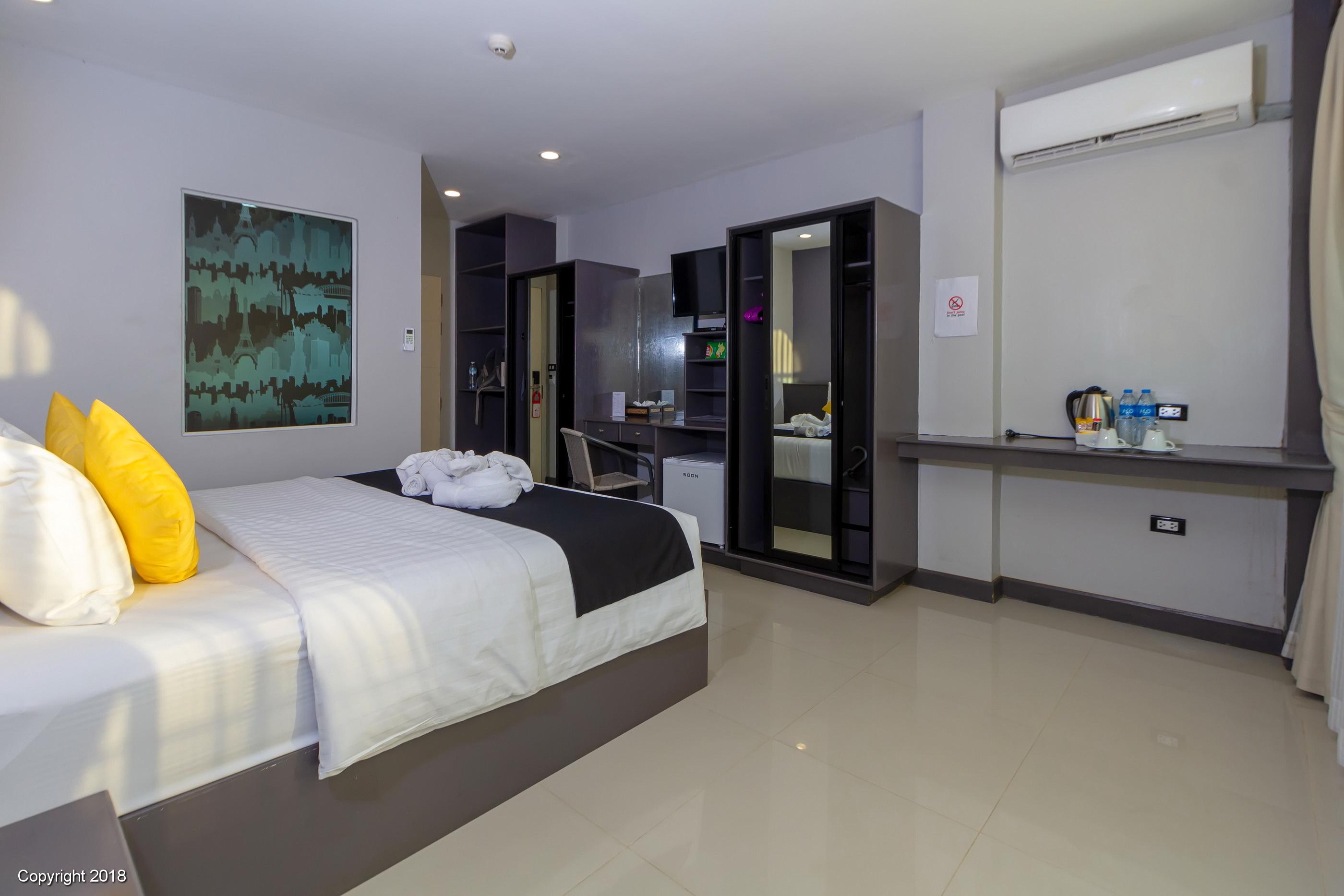 Hotel Modern Living 4*