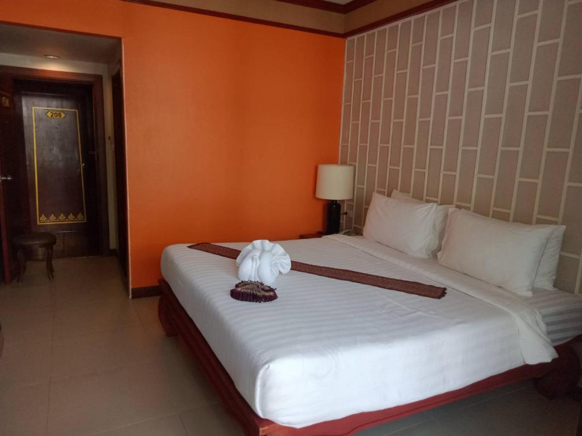 Hotel The 3*