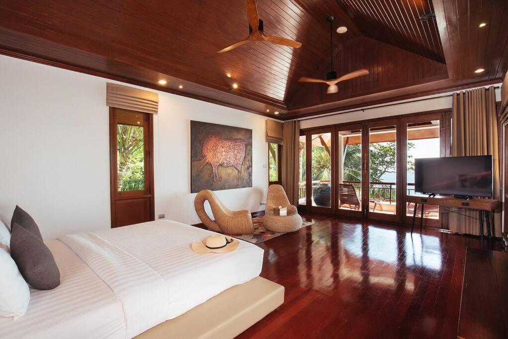 Sunyata - Phuket Oceanfront 8-bedroom Luxury - 5-minute Walk To Villa