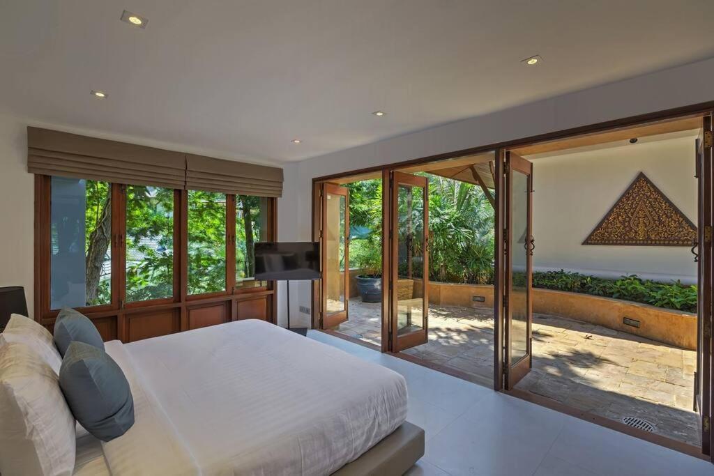 Villa Sunyata - Phuket Oceanfront 8-bedroom Luxury - 5-minute Walk To