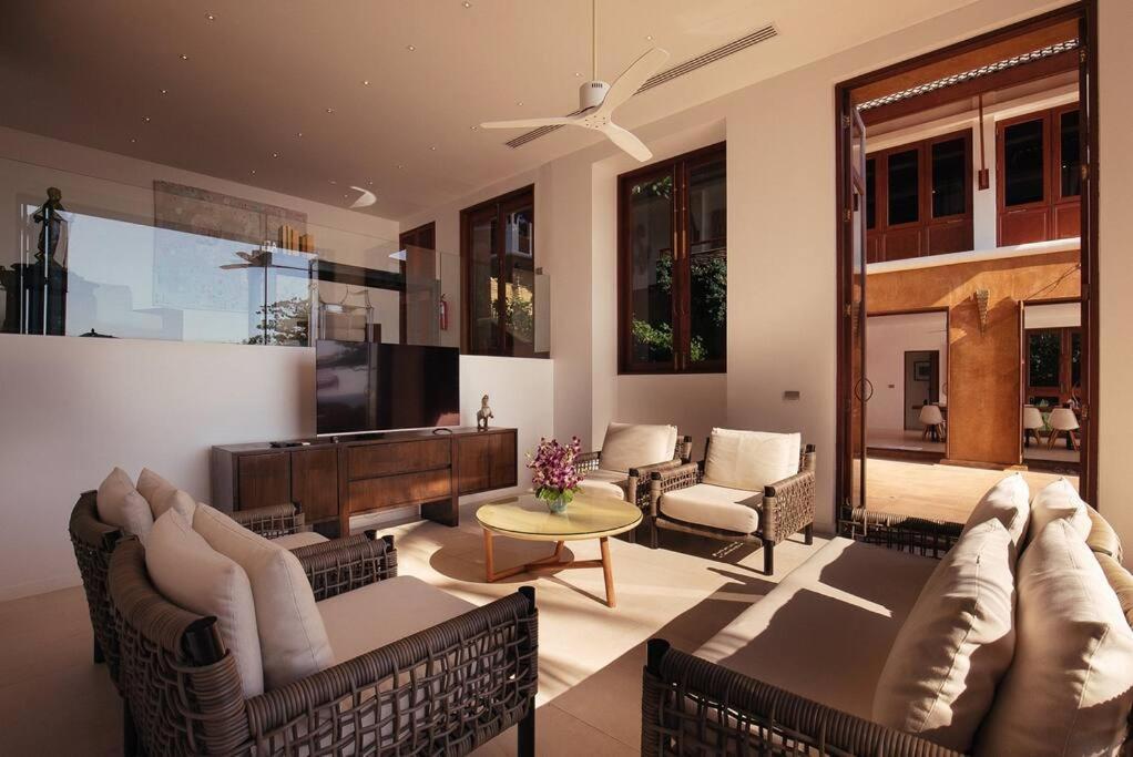 Sunyata - Phuket Oceanfront 8-bedroom Luxury - 5-minute Walk To Villa