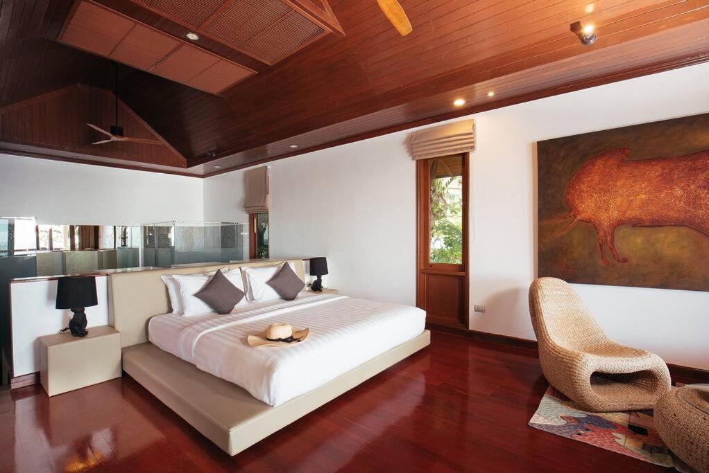 Villa Sunyata - Phuket Oceanfront 8-bedroom Luxury - 5-minute Walk To