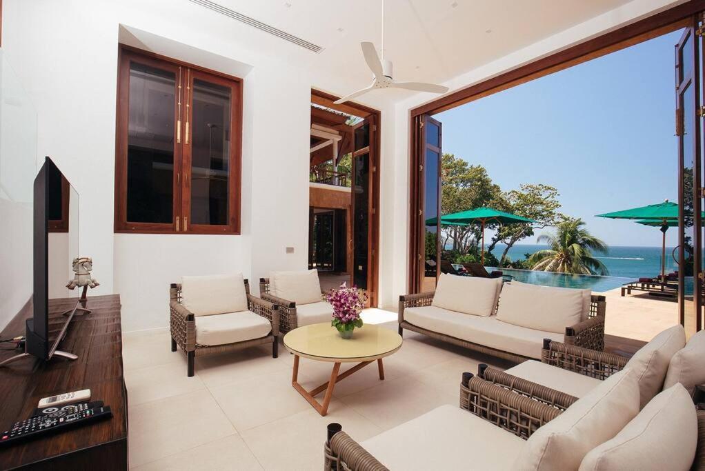 Sunyata - Phuket Oceanfront 8-bedroom Luxury - 5-minute Walk To Villa Kata Beach (Phuket)