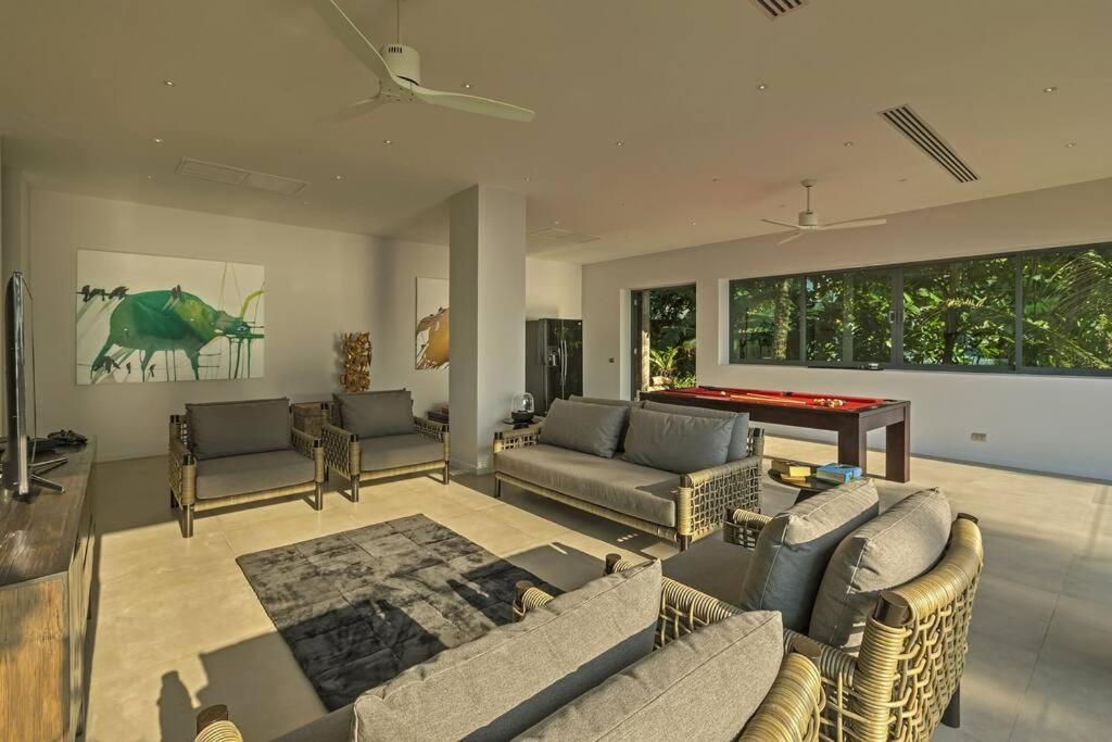 Sunyata - Phuket Oceanfront 8-bedroom Luxury - 5-minute Walk To Villa