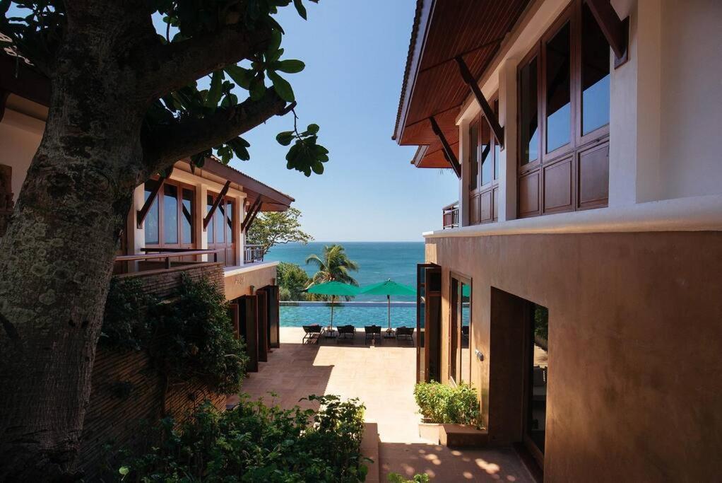 Sunyata - Phuket Oceanfront 8-bedroom Luxury - 5-minute Walk To Villa *