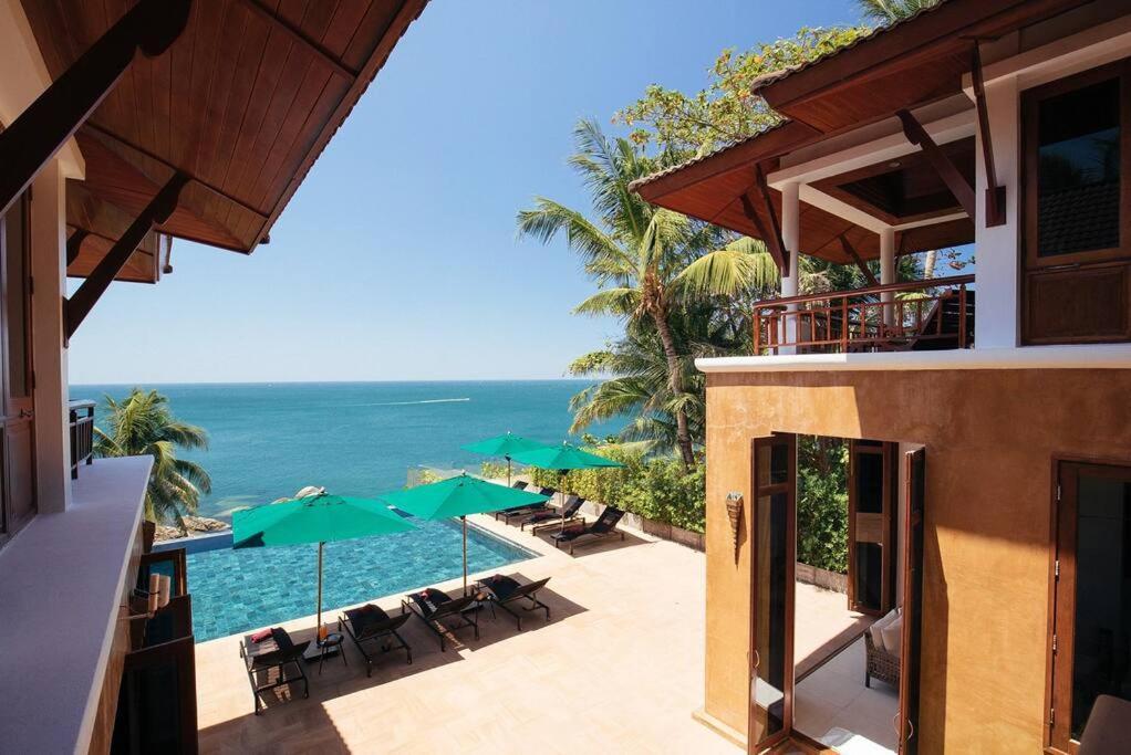 Villa Sunyata - Phuket Oceanfront 8-bedroom Luxury - 5-minute Walk To