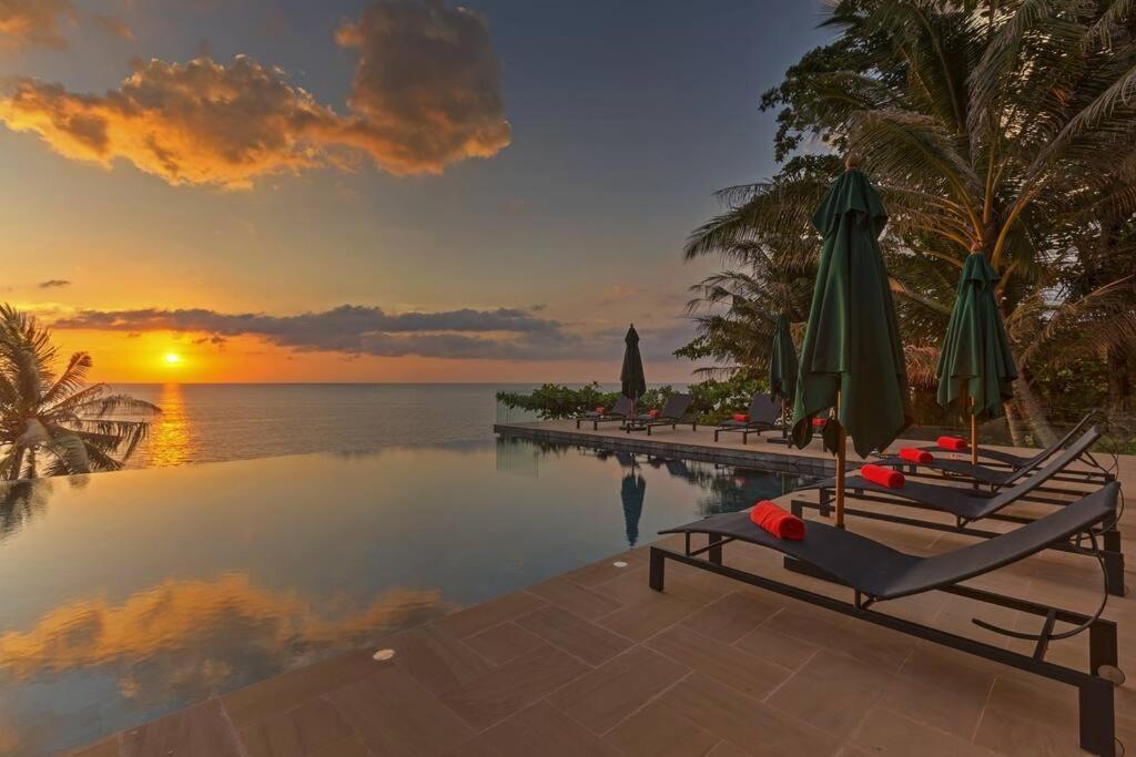 Sunyata - Phuket Oceanfront 8-bedroom Luxury - 5-minute Walk To *