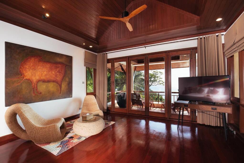 Sunyata - Phuket Oceanfront 8-bedroom Luxury - 5-minute Walk To