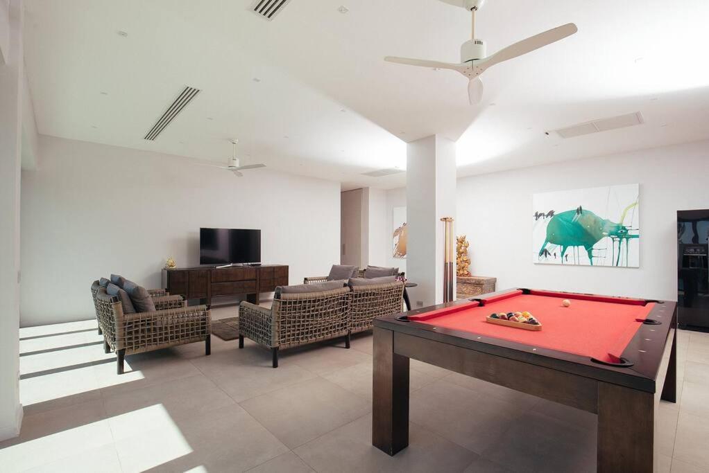 Villa Sunyata - Phuket Oceanfront 8-bedroom Luxury - 5-minute Walk To *