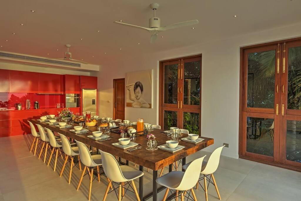 Villa Sunyata - Phuket Oceanfront 8-bedroom Luxury - 5-minute Walk To *