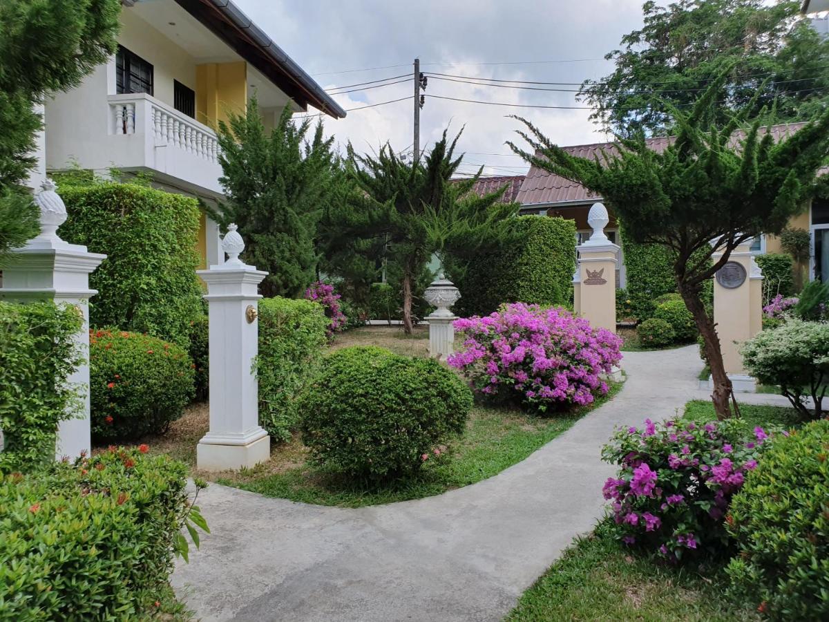 Village And Natural Garden Guest house Karon