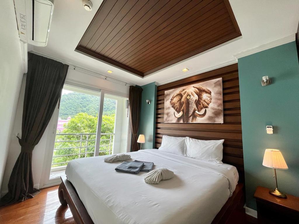 639 2 Bedroom Contemporary Teak Wood Patong