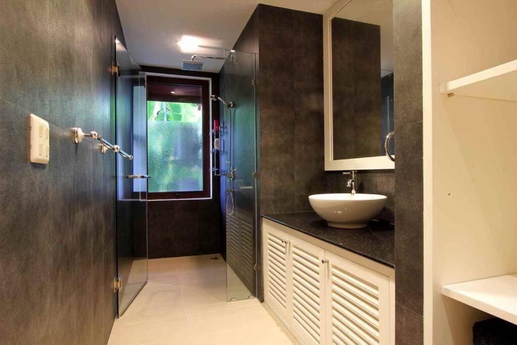 壮丽震撼的巴东海景豪华五卧室别墅 Villa *