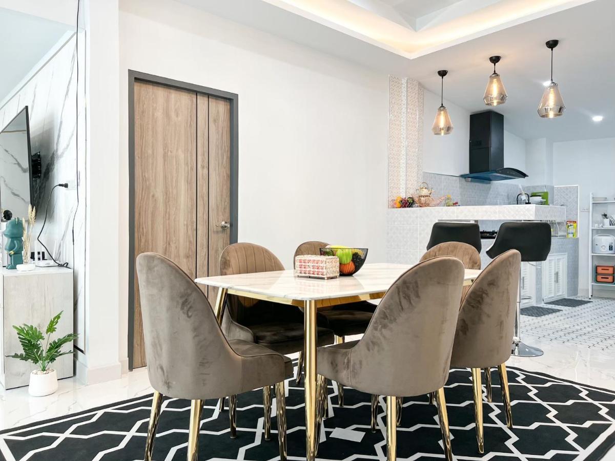 Modern Luxury House In Phuket Town