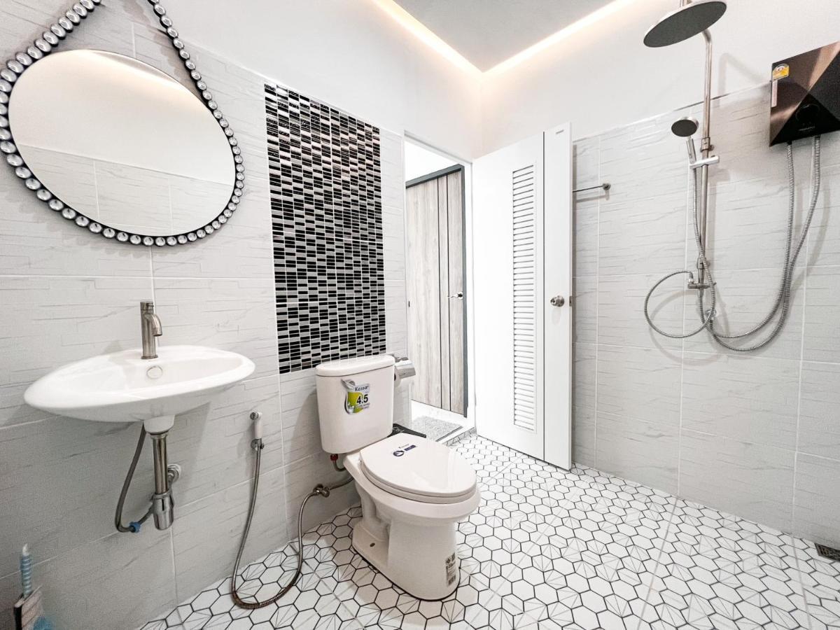 Modern Luxury House In Phuket Town Ban Na Kha